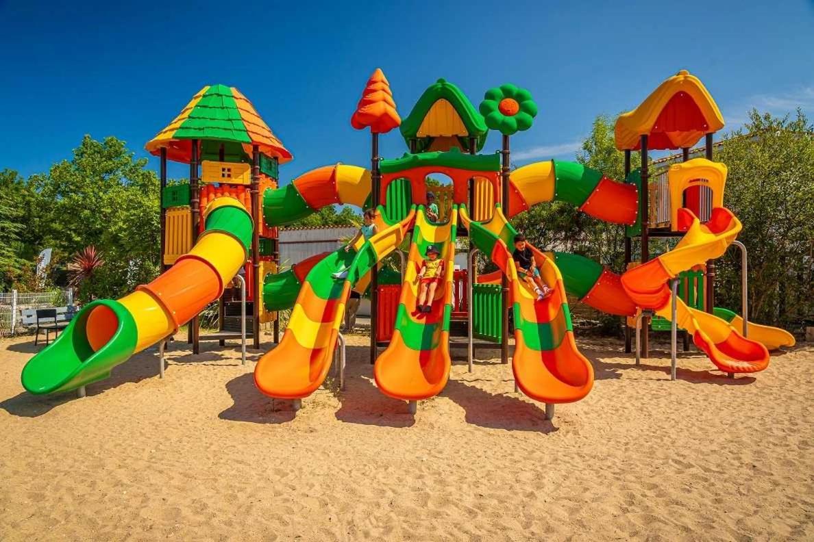 Camping 4 Etoiles - Parc Aquatique - Eei0Fi Сен-Жорж-д'Олерон Екстер'єр фото