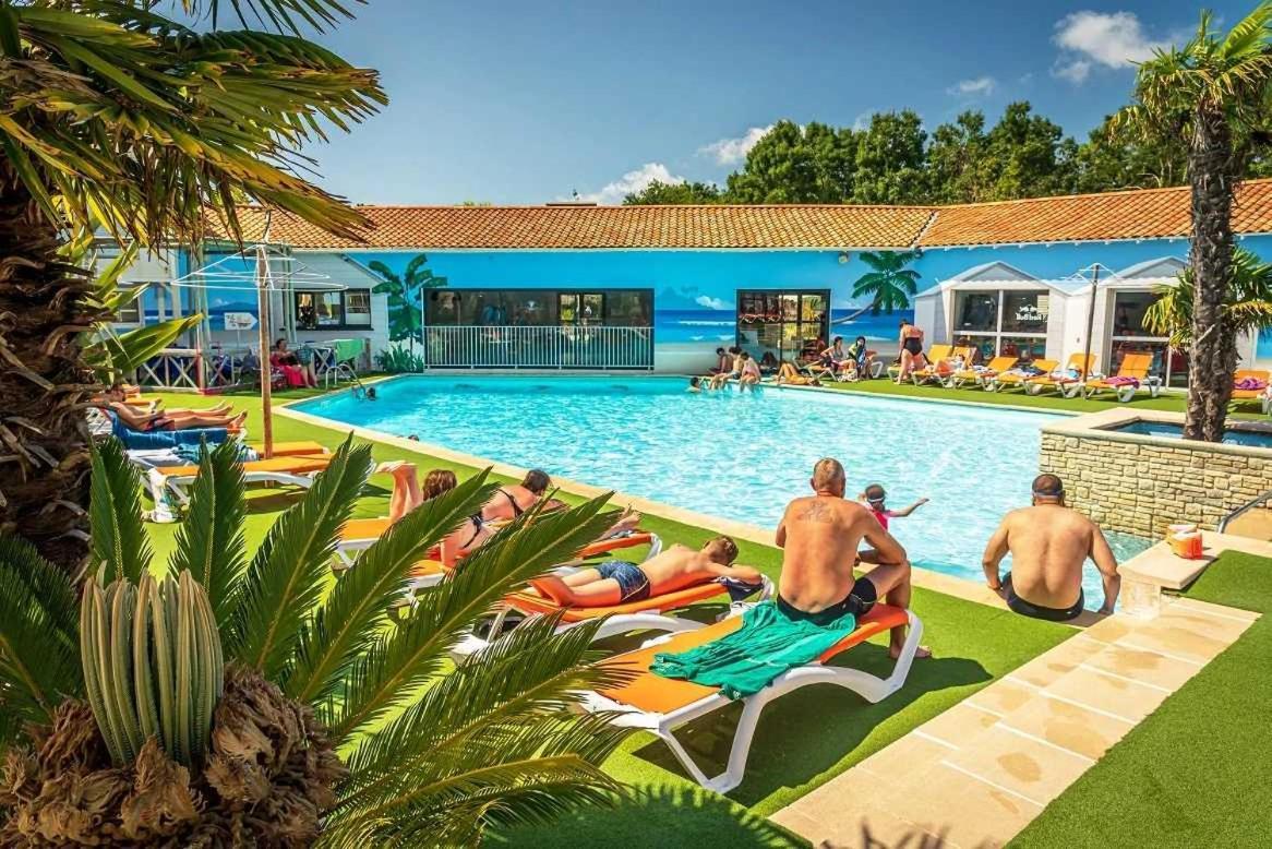 Camping 4 Etoiles - Parc Aquatique - Eei0Fi Сен-Жорж-д'Олерон Екстер'єр фото