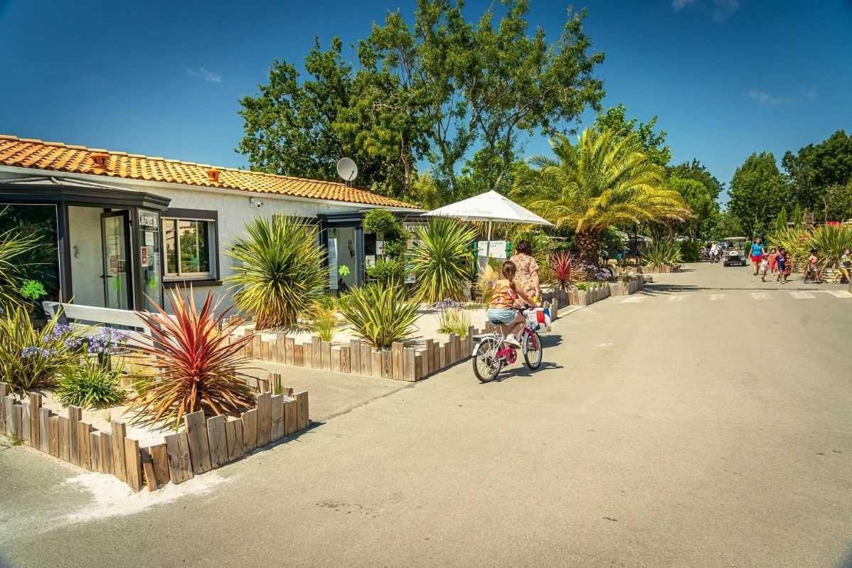 Camping 4 Etoiles - Parc Aquatique - Eei0Fi Сен-Жорж-д'Олерон Екстер'єр фото